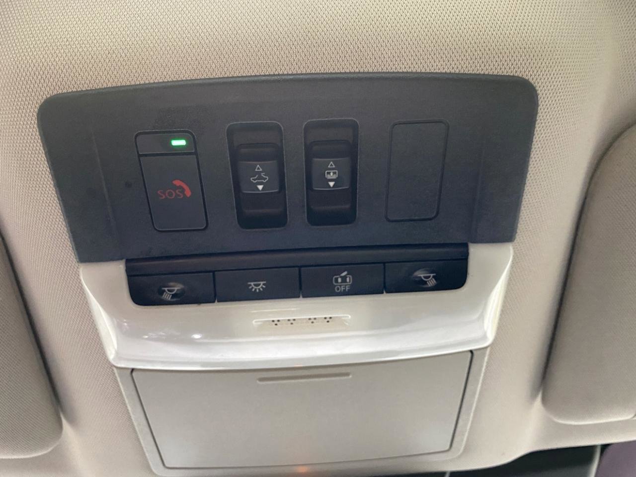 Used 2022 Nissan Pathfinder SV w/ SV Premium Package image 14
