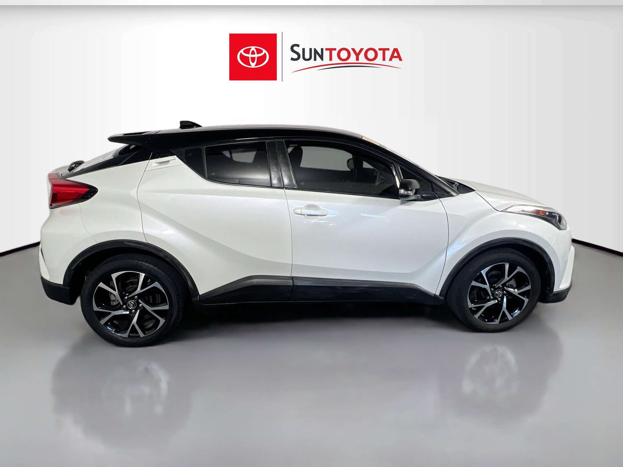 Used 2019 Toyota C-HR XLE image 2