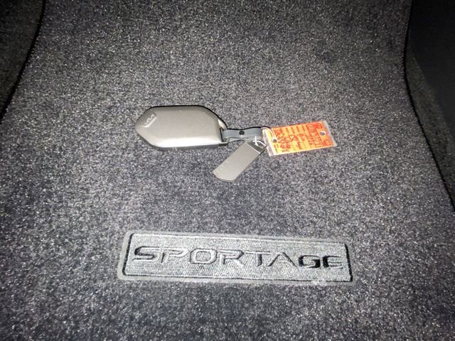 Used 2026 Kia Sportage EX FWD image 29