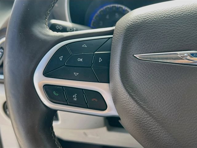 Used 2018 Chrysler Pacifica Touring-L Plus w/ Advanced Safetytec Group FWD image 17