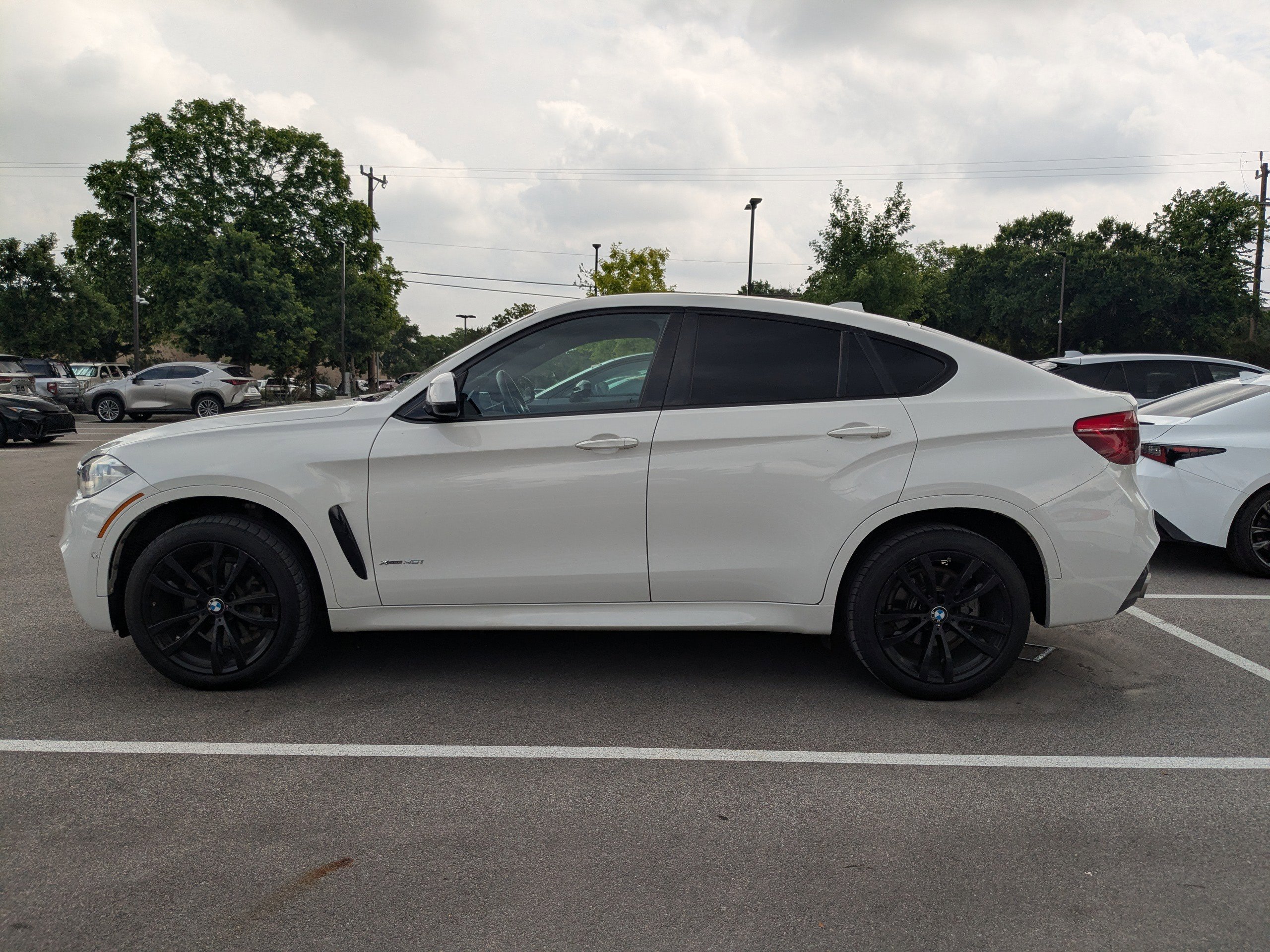 Used 2018 BMW X6 xDrive35i w/ M Sport Package AWD/4WD image 5