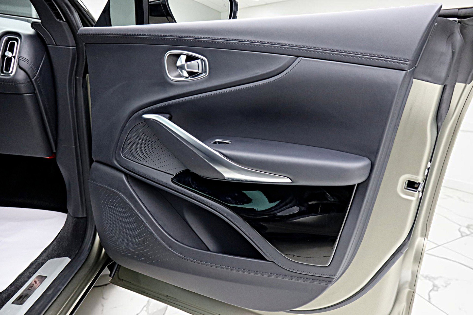 Used 2023 Aston Martin DBX 707 image 52