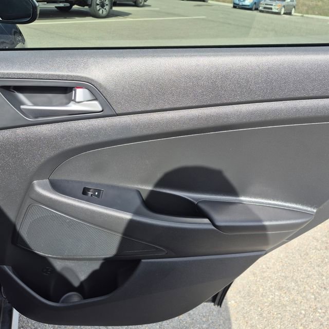 Used 2017 Hyundai Tucson SE AWD/4WD image 16
