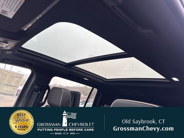 New 2026 Chevrolet Suburban Premier AWD/4WD image 2