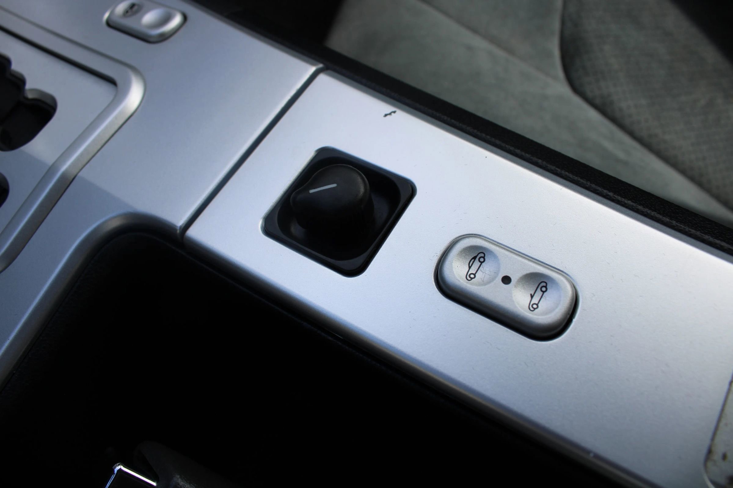 Used 2005 Chrysler Crossfire SRT-6 image 16