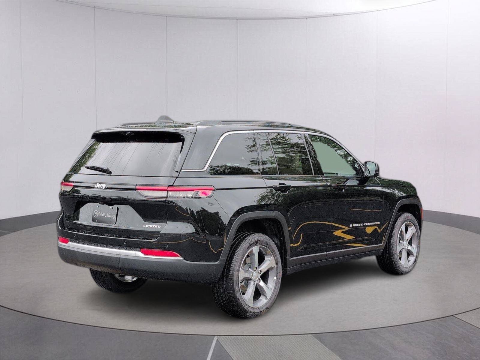 New 2026 Jeep Grand Cherokee Limited w/ Luxury Tech Group II RWD image 6