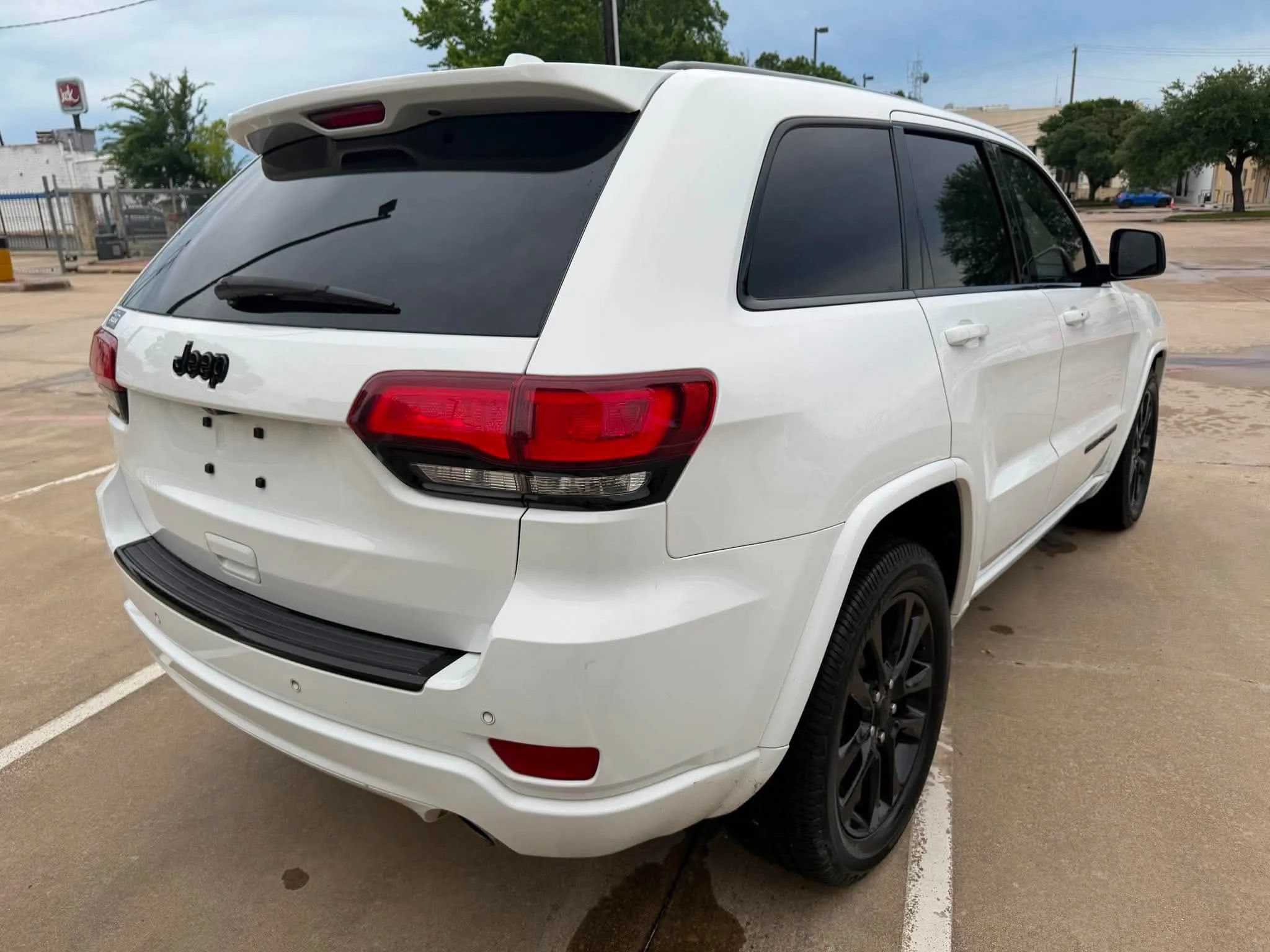 Used 2018 Jeep Grand Cherokee Altitude RWD image 7