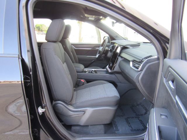 Used 2025 GMC Acadia Elevation image 21