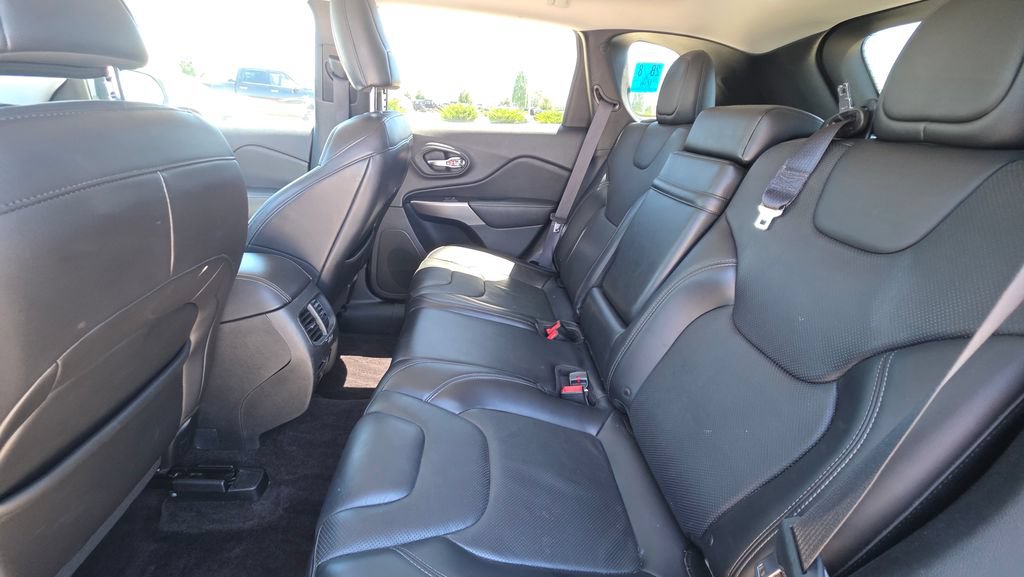 Used 2019 Jeep Cherokee Limited AWD/4WD image 13