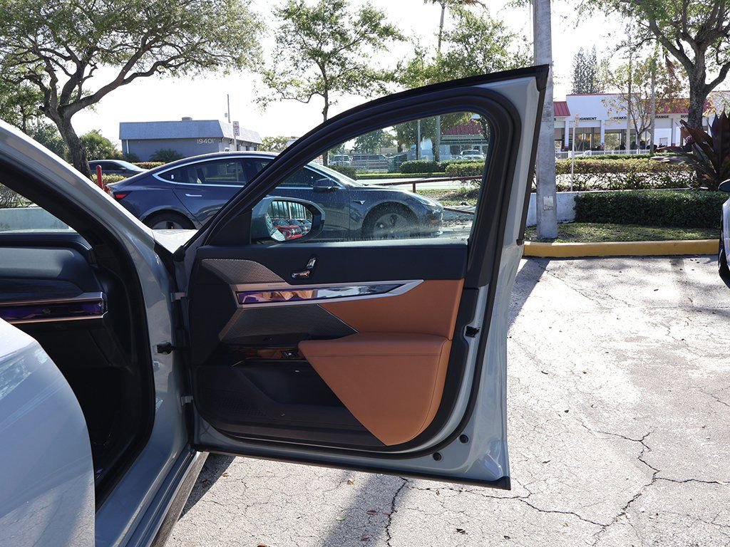 Used 2023 BMW 740i RWD image 25
