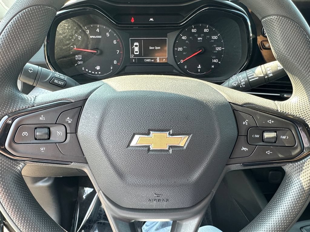 Used 2025 Chevrolet Trax LS w/ LS Convenience Package FWD image 19