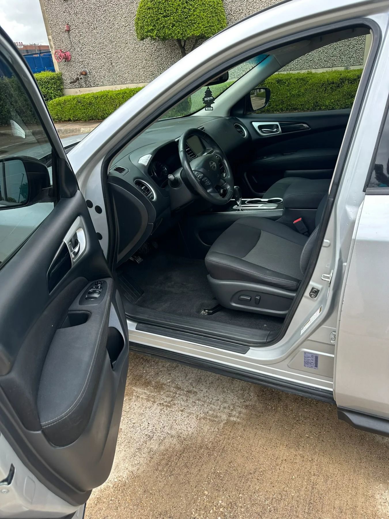 Used 2017 Nissan Pathfinder SV image 14