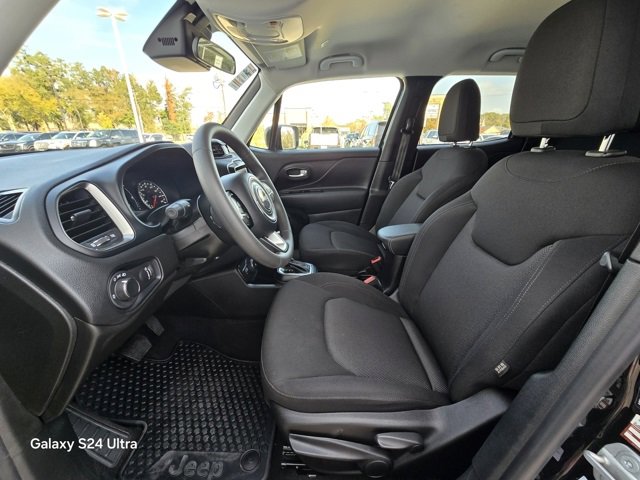 Used 2023 Jeep Renegade Latitude image 10