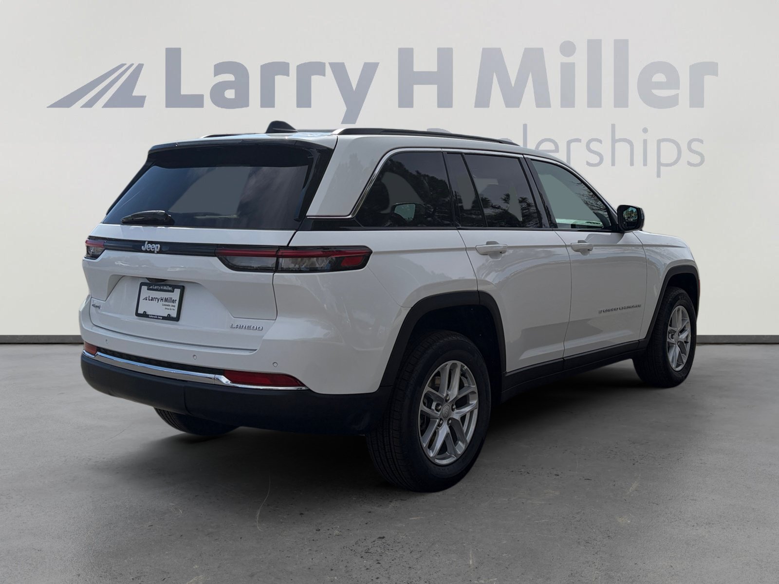 New 2026 Jeep Grand Cherokee Laredo X AWD/4WD image 5