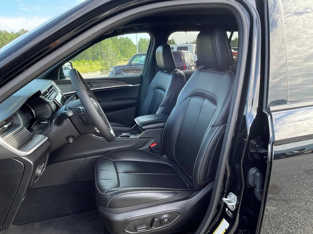 Used 2025 Jeep Grand Cherokee L Limited w/ Luxury Tech Group II AWD/4WD image 21
