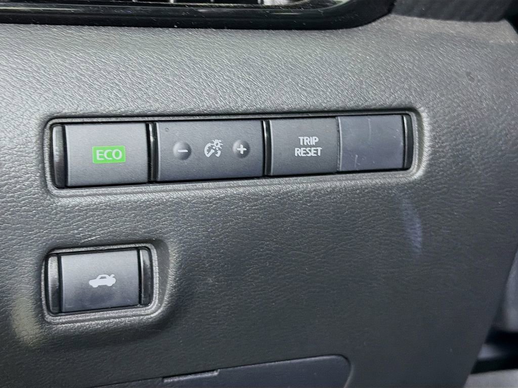 Used 2025 Nissan Sentra SV FWD image 12