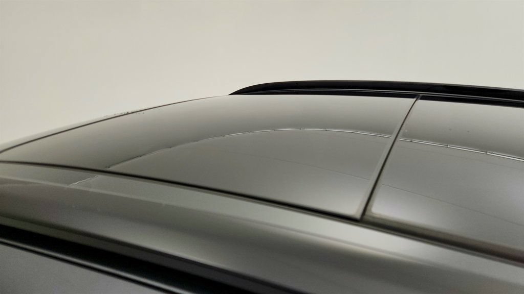 Used 2025 Porsche Macan 4 Electric AWD/4WD image 10