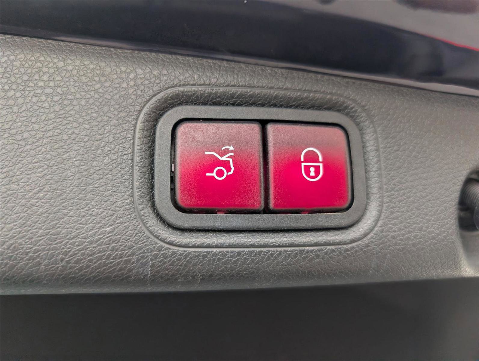 Used 2017 Mercedes-Benz E 300 4MATIC image 13