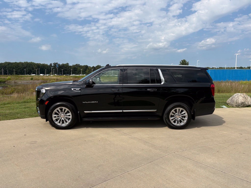 Used 2023 GMC Yukon XL SLT w/ SLT Luxury Package AWD/4WD image 6