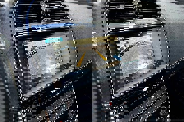 Used 2018 Jaguar XE S image 20