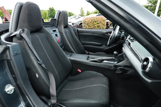 Used 2017 FIAT 124 Spider Classica RWD image 30