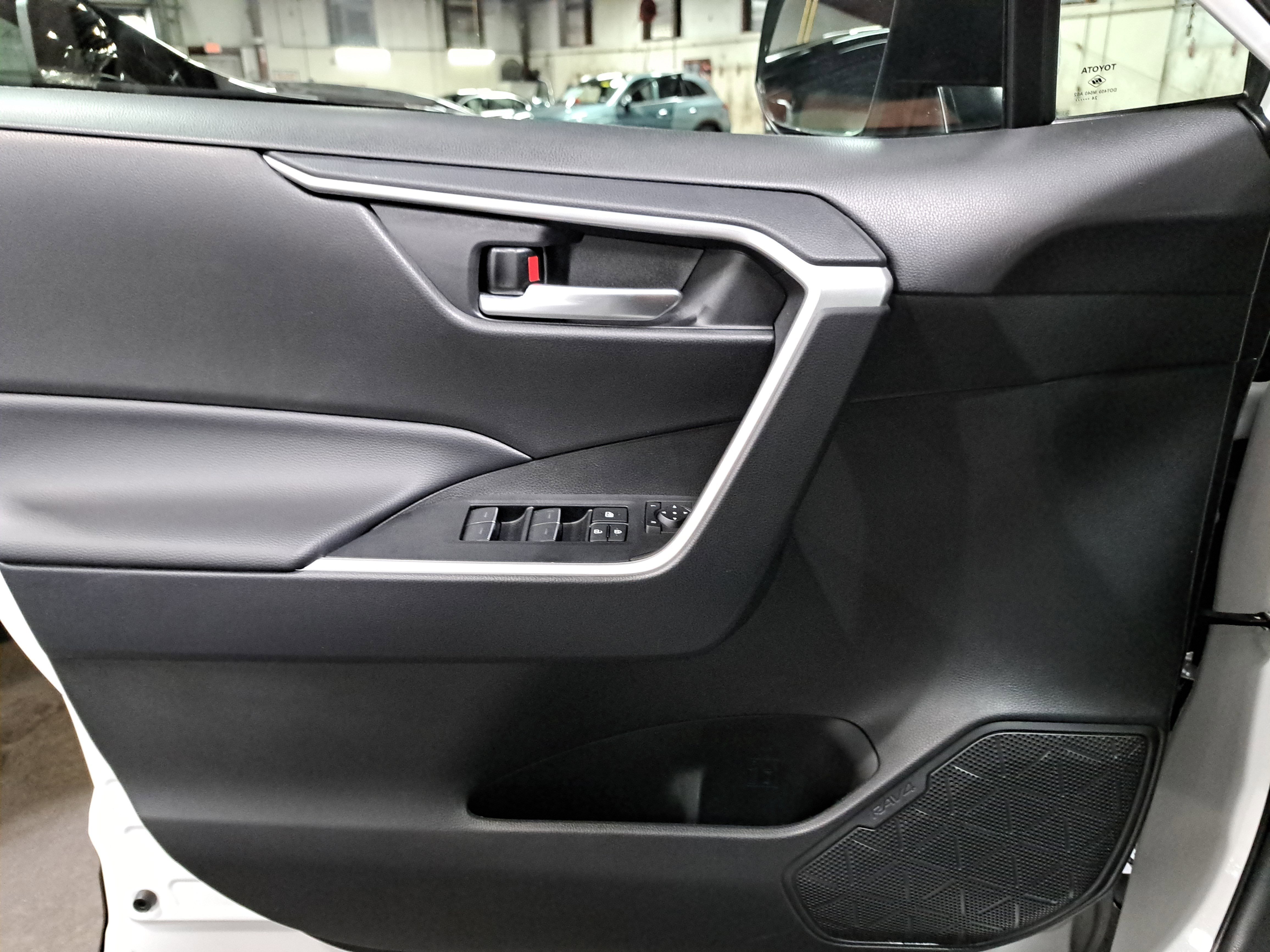 Used 2025 Toyota RAV4 XLE Premium image 27