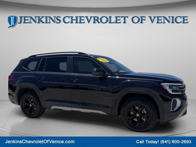 Used 2024 Volkswagen Atlas Peak Edition SEL AWD/4WD image 2