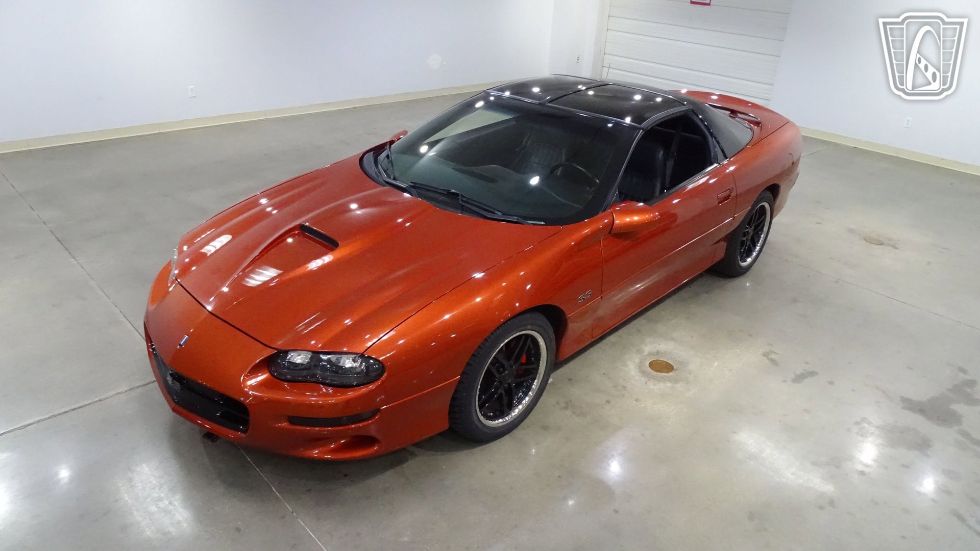 Used 2001 Chevrolet Camaro Z28 w/ SS Performance/Appearance Pkg RWD image 2