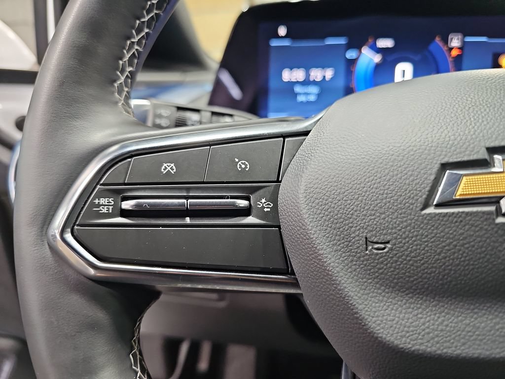 Used 2025 Chevrolet Equinox EV LT w/ LPO, All-Weather Mat Package FWD image 17