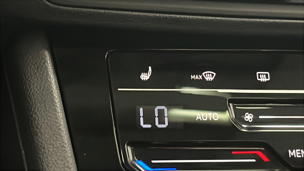 Used 2025 Volkswagen Jetta SE w/ Sunroof Package FWD image 29