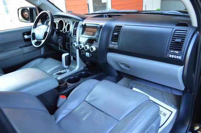 Used 2010 Toyota Sequoia Limited image 17