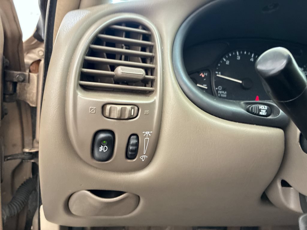Used 2004 Oldsmobile Alero GL FWD image 17