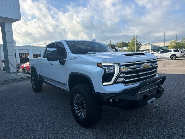 Used 2024 Chevrolet Silverado 2500 High Country w/ Technology Package AWD/4WD image 3