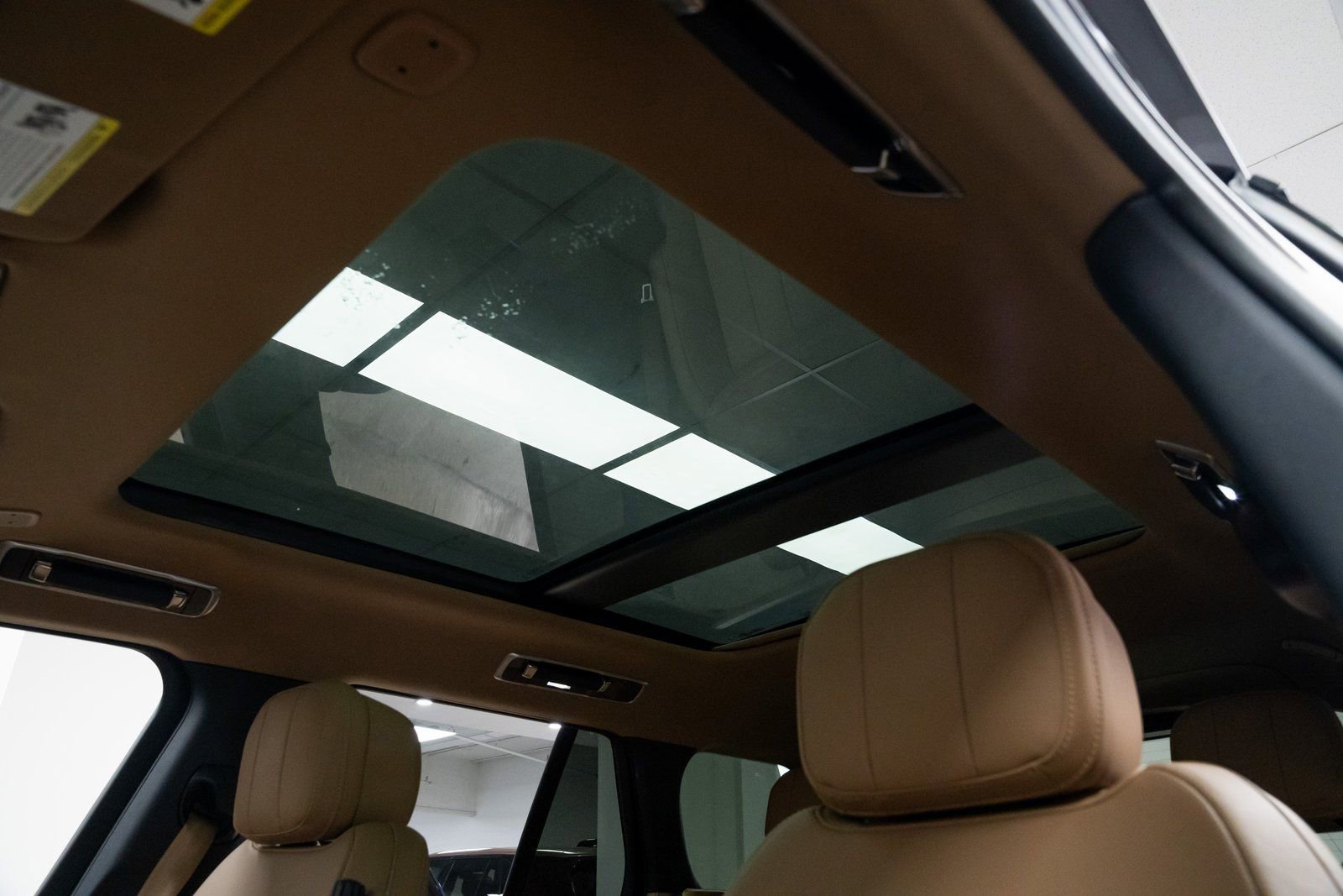 Used 2023 Land Rover Range Rover SE image 15