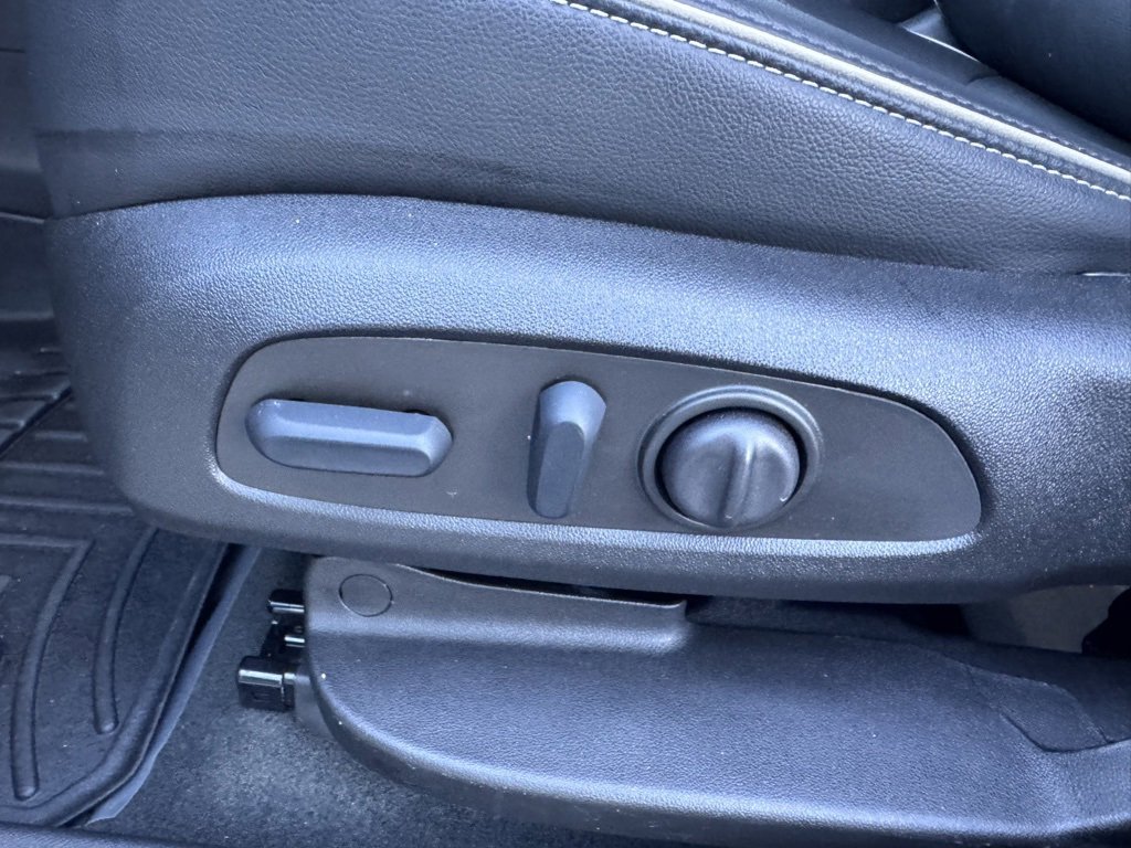 Used 2022 GMC Acadia Denali w/ Denali Technology Package image 21