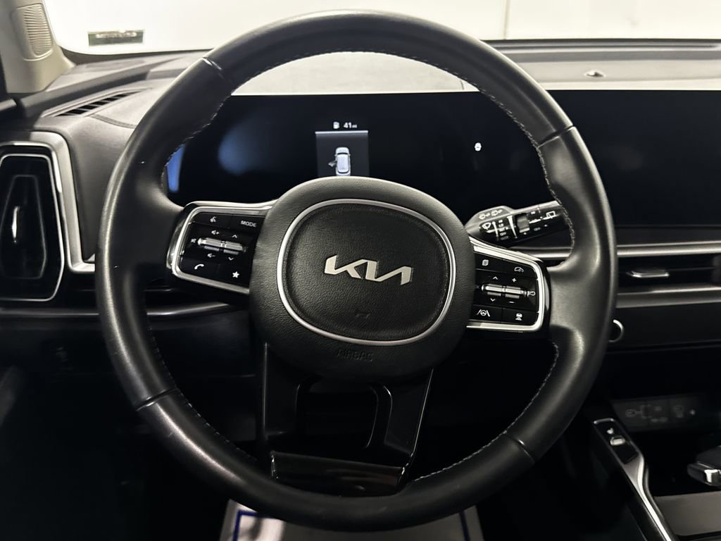 Used 2025 Kia Sorento S FWD image 4