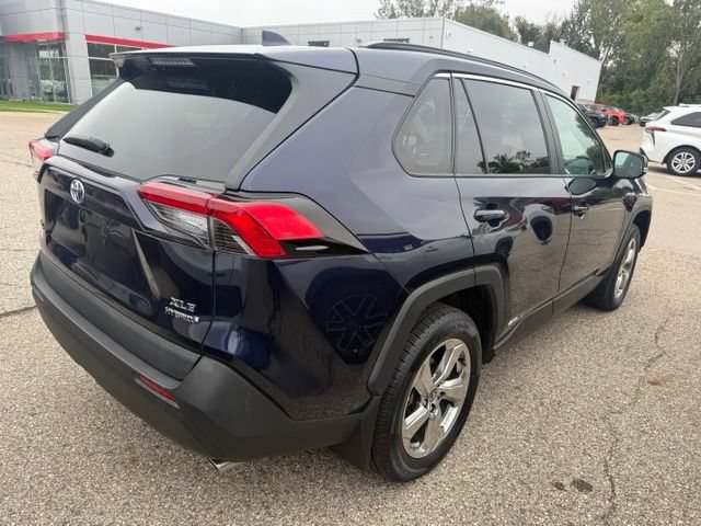 Used 2021 Toyota RAV4 XLE Premium AWD/4WD image 5