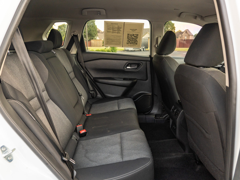 Used 2024 Nissan Rogue SV FWD image 17