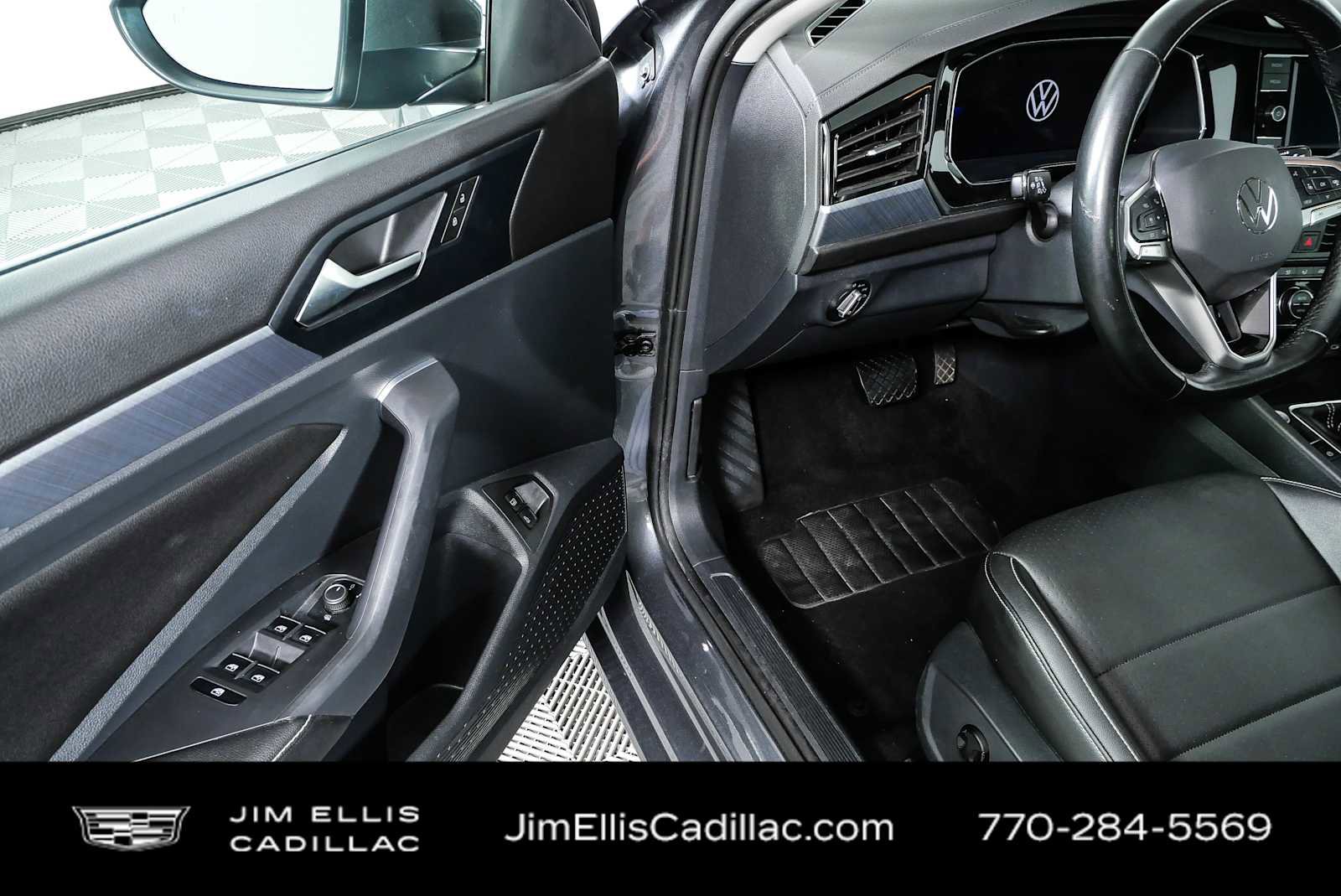 Used 2024 Volkswagen Jetta SE FWD image 7