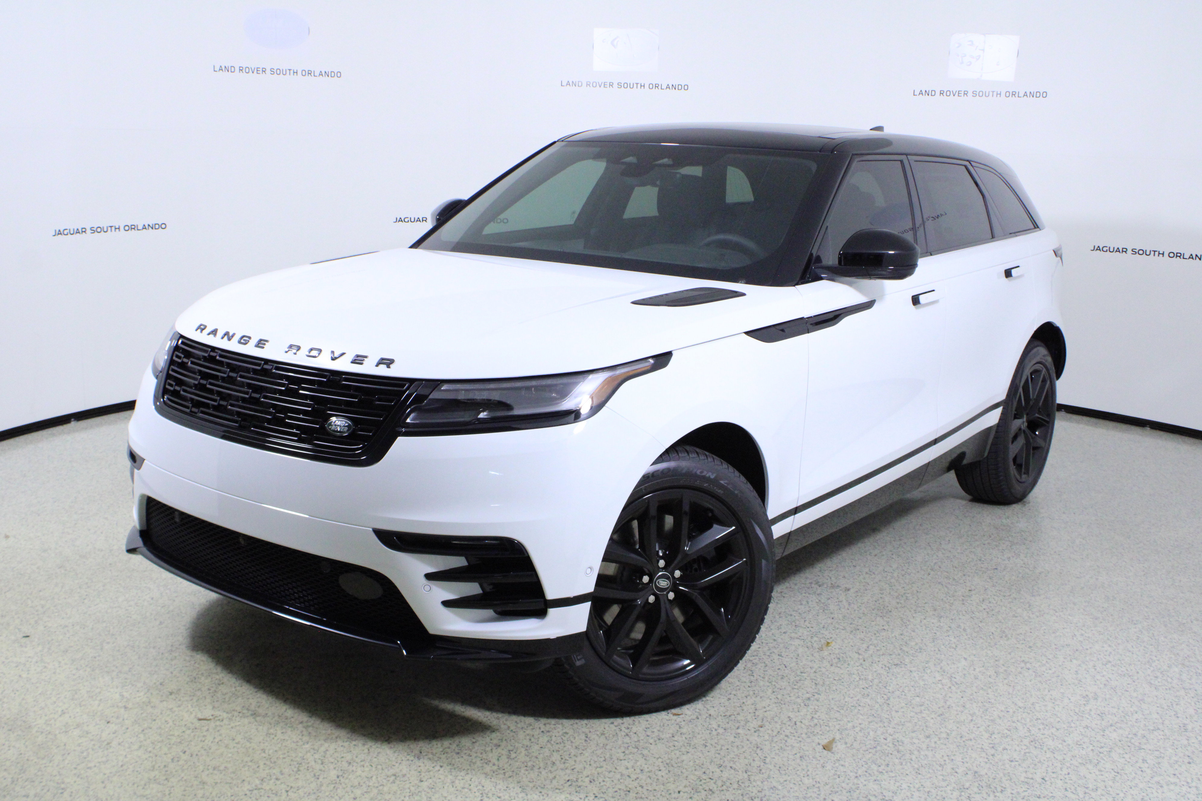 New 2026 Land Rover Range Rover Velar Dynamic SE