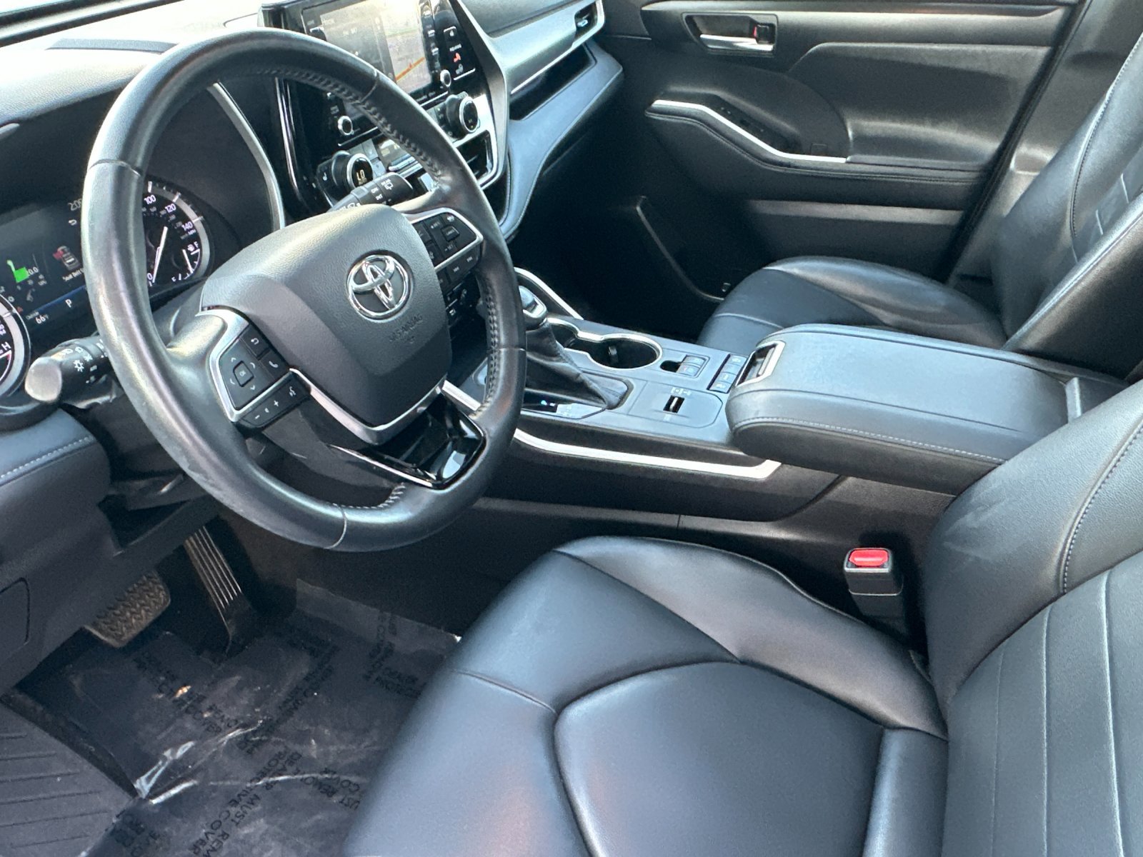 Used 2020 Toyota Highlander XLE image 10