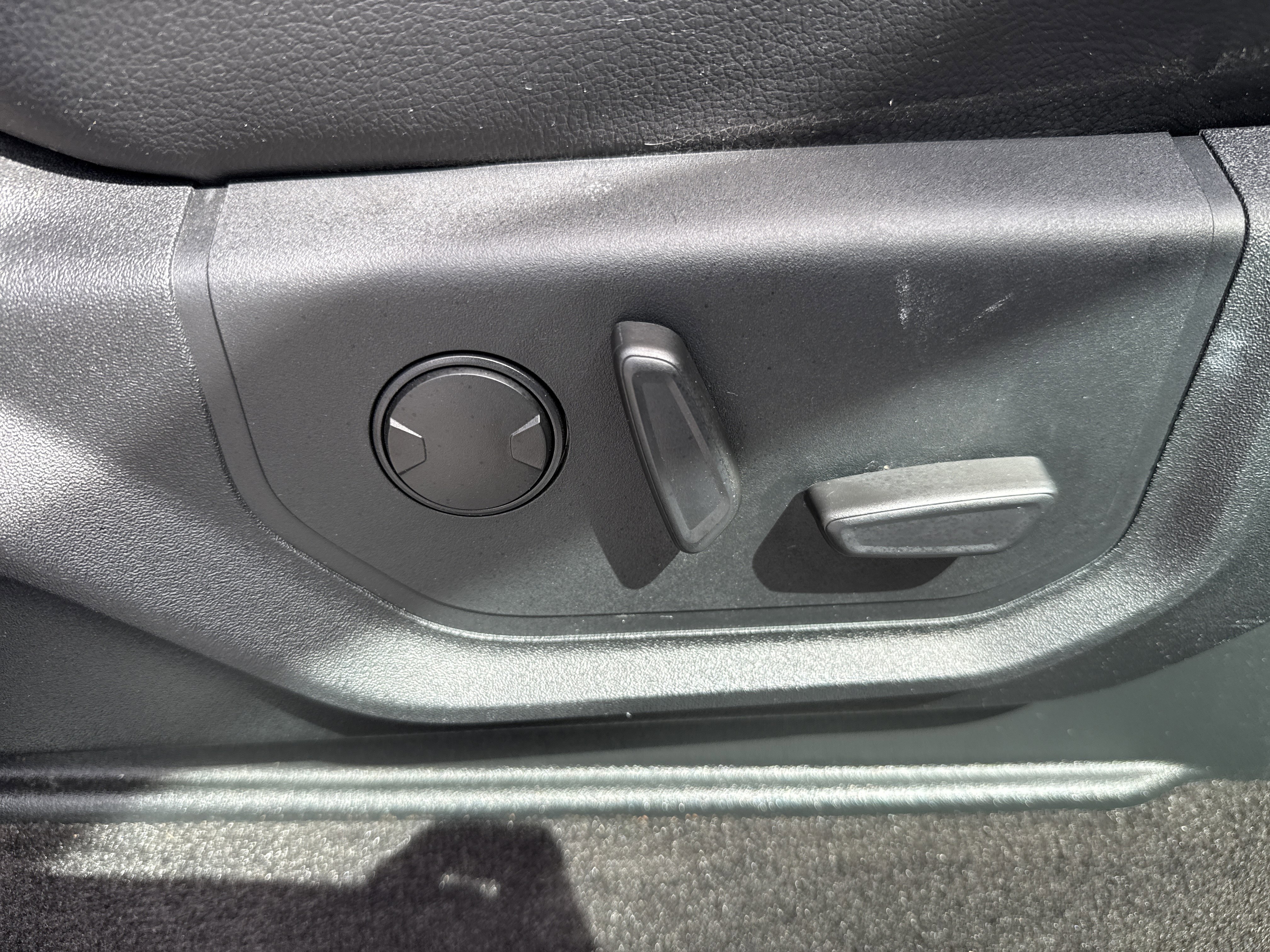 Used 2020 Ford F150 Lariat w/ Equipment Group 501A Mid image 30