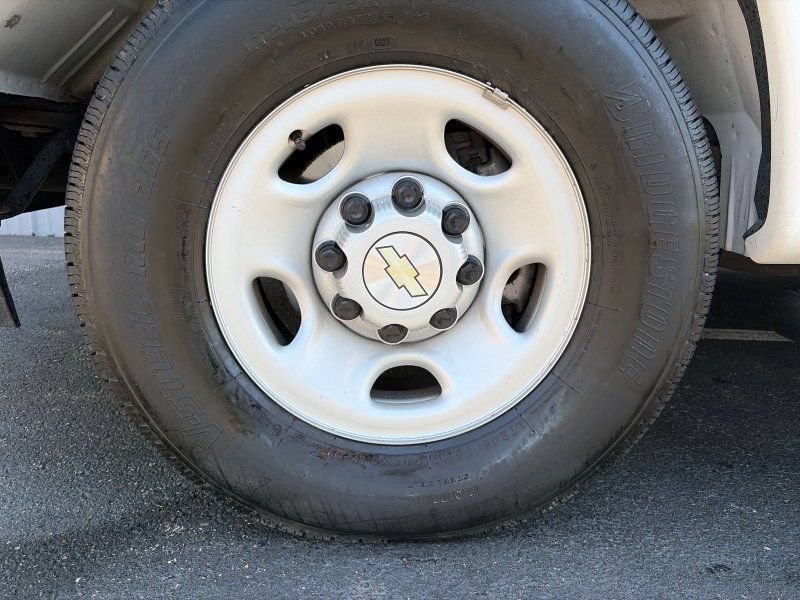 Used 2023 Chevrolet Express 2500 w/ Driver Convenience Package RWD image 31