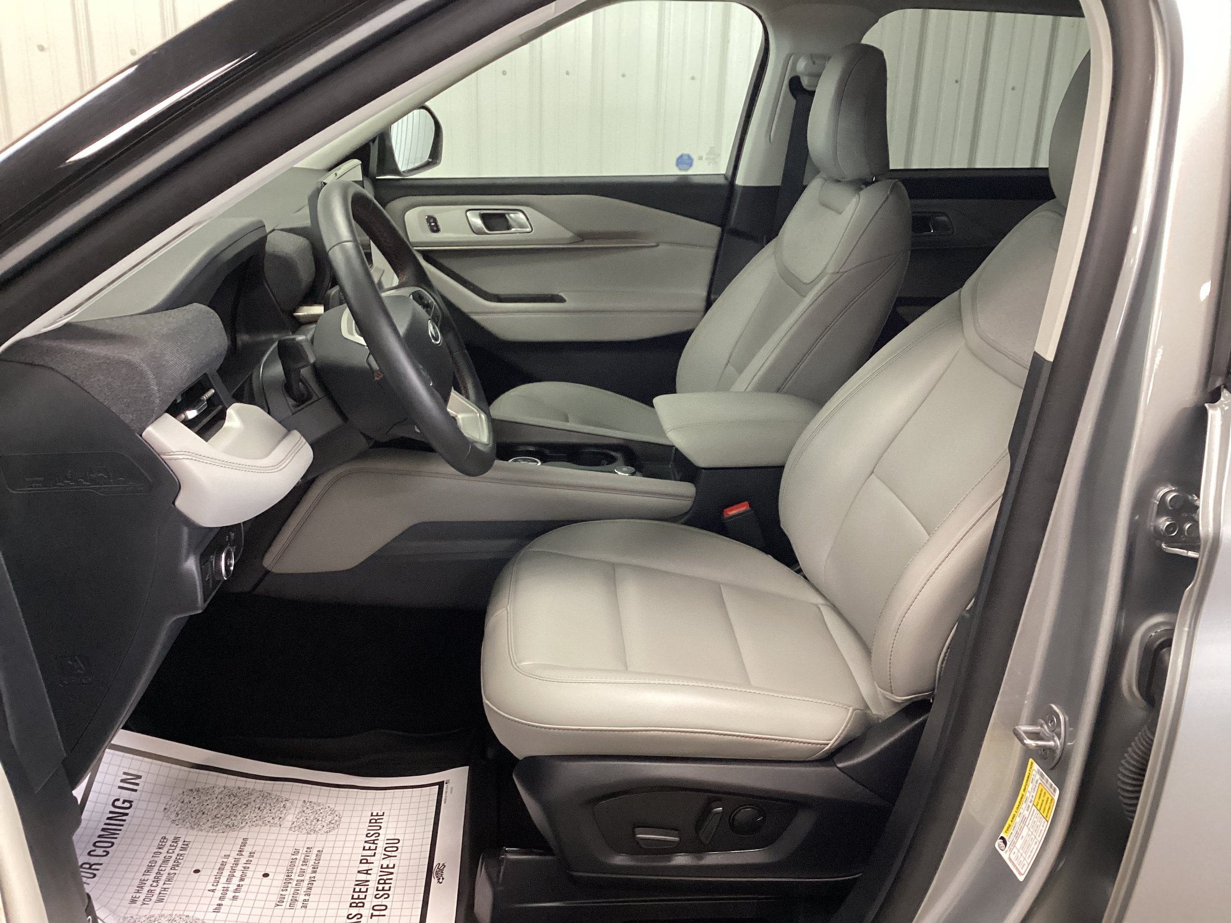 Used 2025 Ford Explorer Active w/ Active Comfort Package AWD/4WD image 15