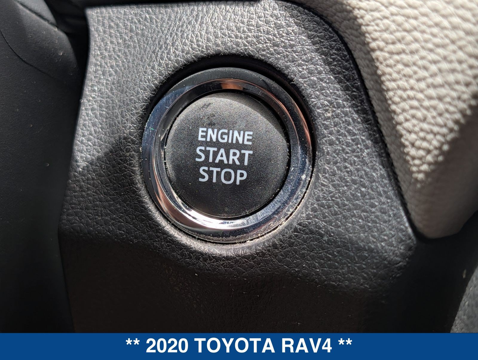 Used 2020 Toyota RAV4 XLE AWD/4WD image 32