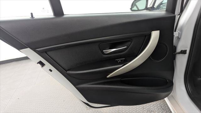 Used 2018 BMW 320i xDrive Sedan AWD/4WD image 14