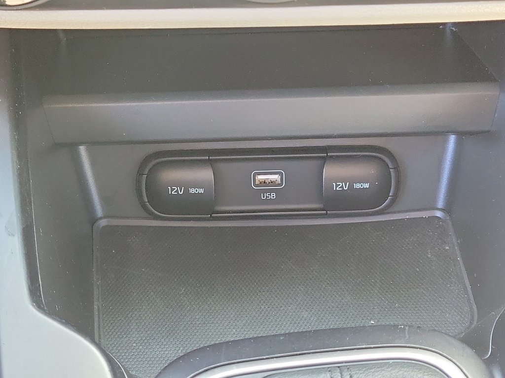 Used 2025 Kia Soul LX w/ LX Technology Package FWD image 24