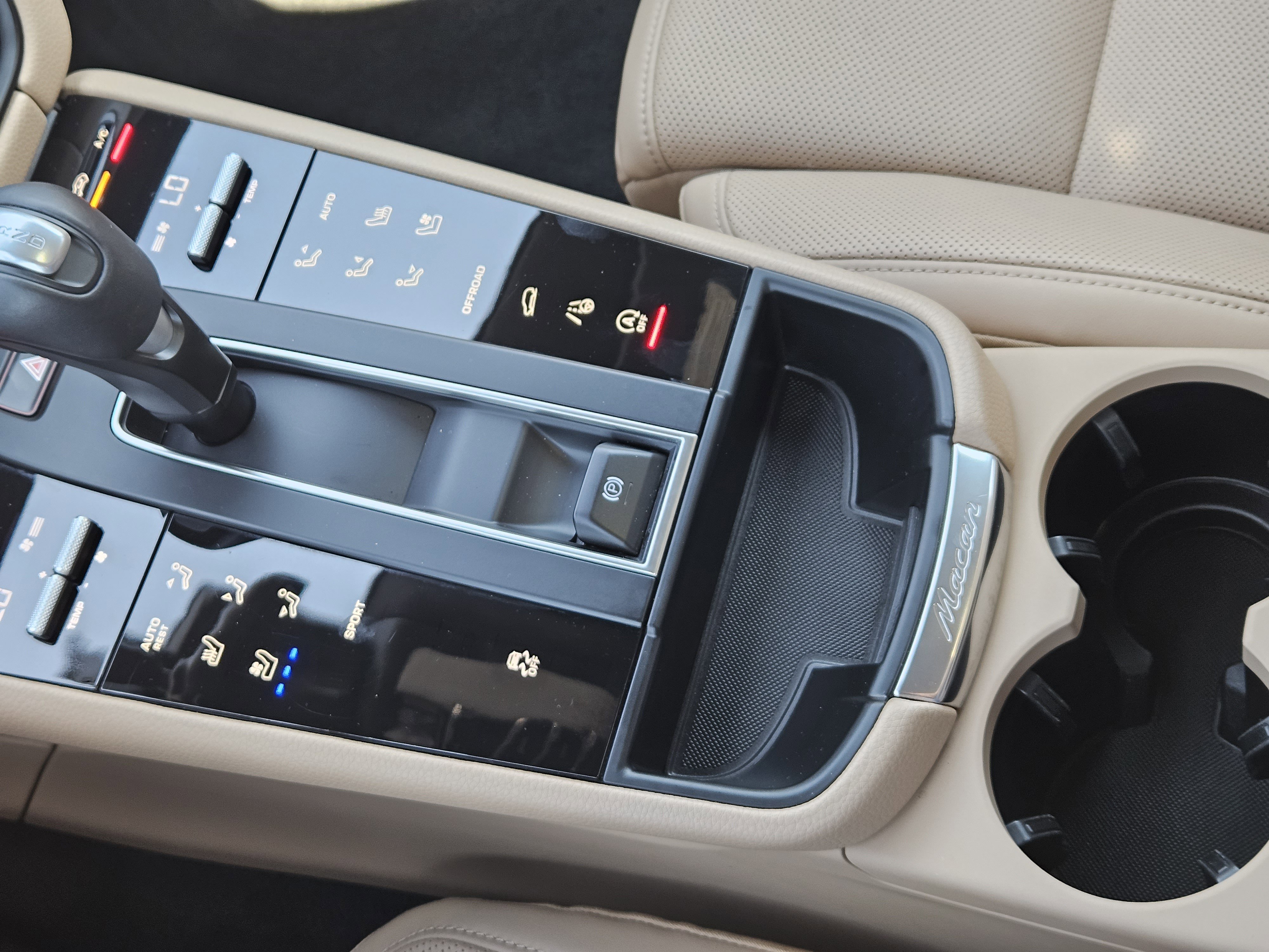 Certified 2025 Porsche Macan image 21