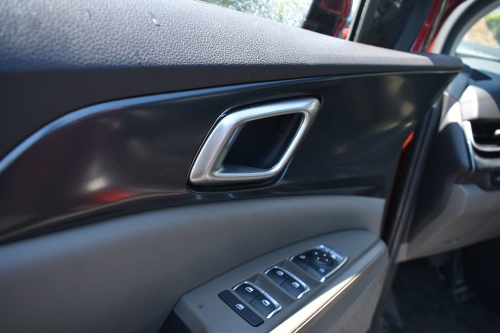 Used 2025 Kia Carnival FWD image 13