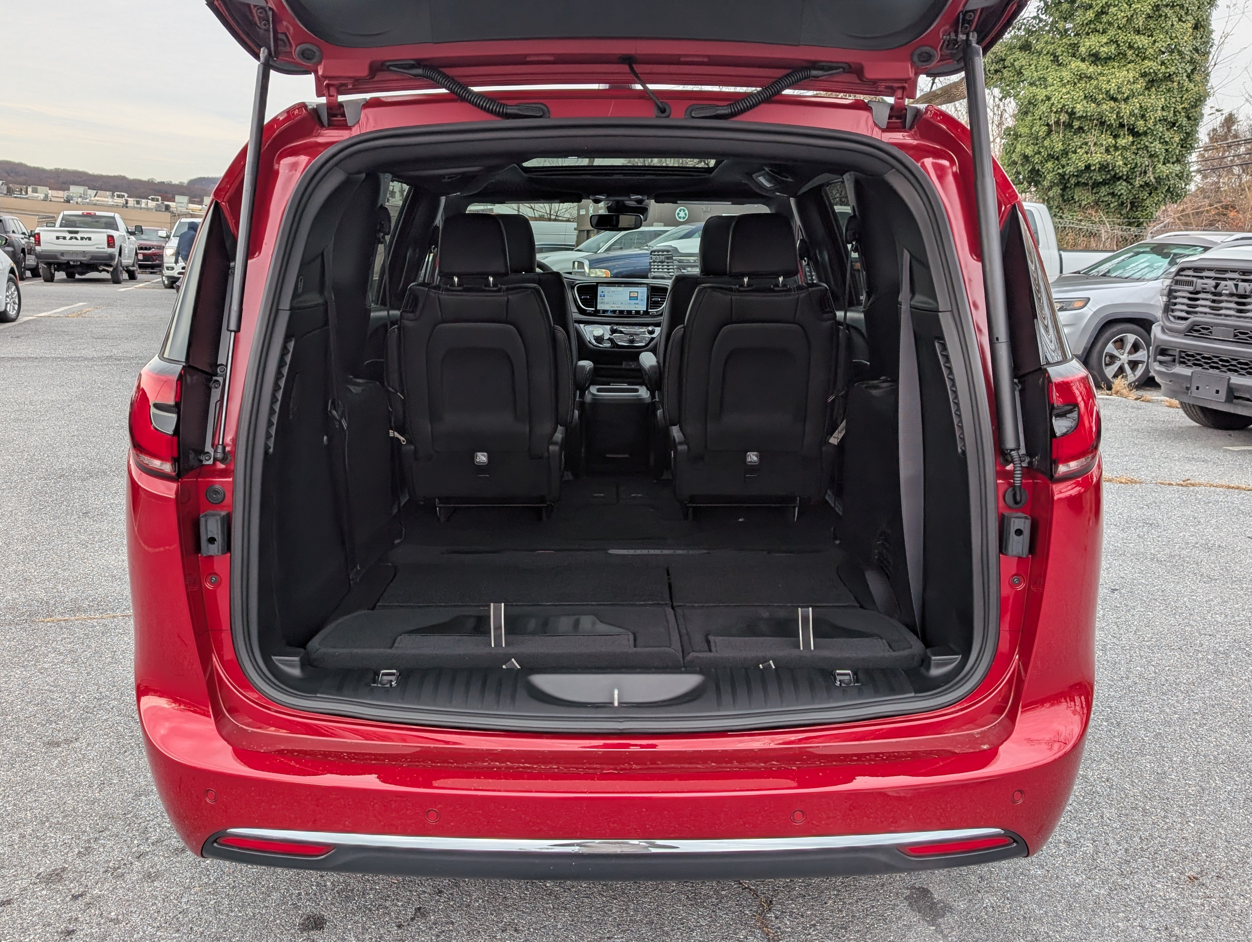New 2026 Chrysler Pacifica Select AWD/4WD image 12